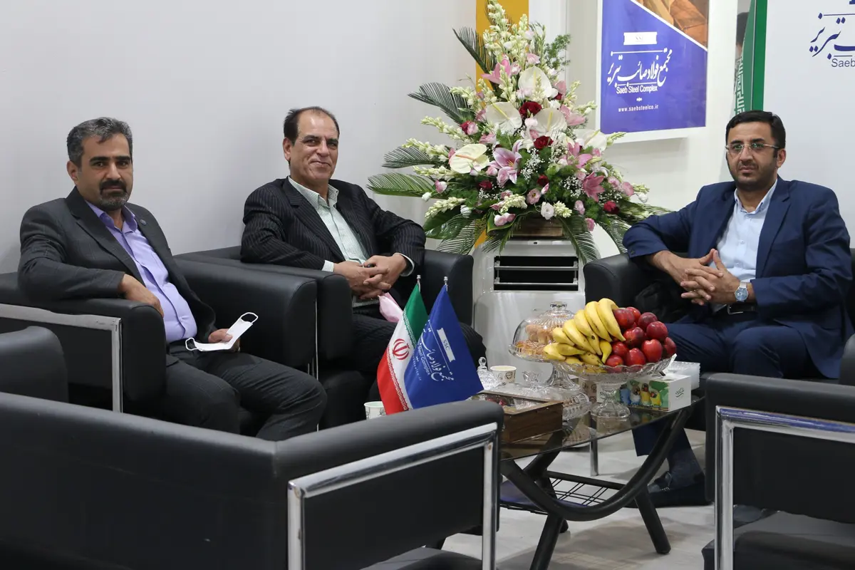 حضور معاونت محترم اداری و پشتیبانی شرکت سرمایه گذاری توسعه آذربایجان جناب آقای خسروی در غرفه مجتمع فولاد صائب تبریز