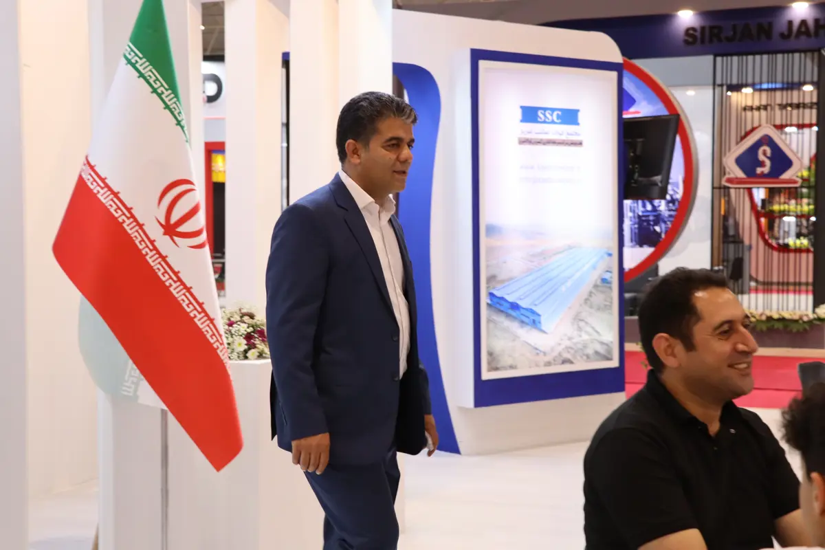 لحظه ورود مدیرعامل محترم مجتمع جناب آقای دکتر مردم خواه به غرفه