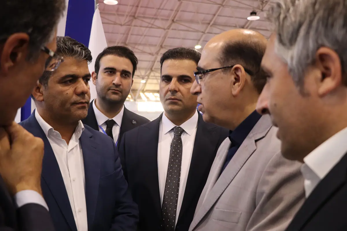 حضور نمایندگان مجلس در غرفه نمایشگاه و دیدار و گفتگوی صمیمی با مدیران مجتمع